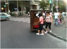 二輪バイクの後ろに荷台を接続 二輪バイクの後ろに荷台を接続